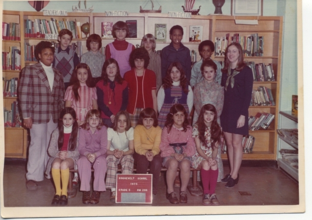 Mrs. Jeannie Caverlys 5th grade class (1974-1975).