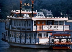 The River Queen - RHS Reunion Cruise - up the River with a paddle. 9/7/07