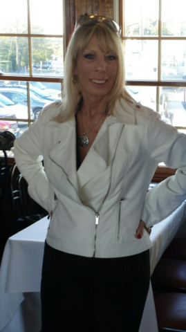 Liz Nemeth  (66) Safar
10/10/15 River Queen Cruise